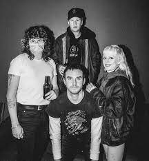 EXPRESSO : AMYL & THE SNIFFERS